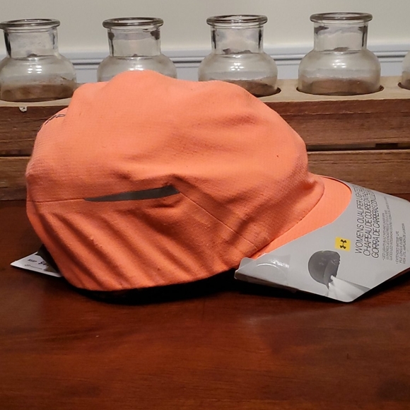 COPY - NWT Womens Under Armour Qualifier lighted run cap - Picture 3 of 9